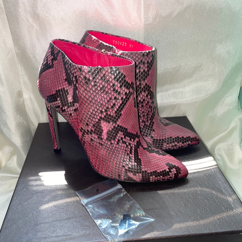 Gucci Shocking Pink Gloria Python Leather Ankle